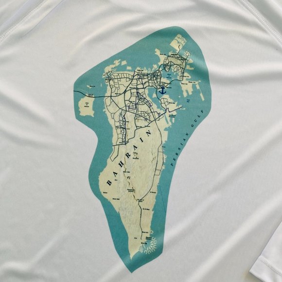 NEW without TAGS long sleeve rash guard w print of Bahrain (size L) - Picture 4 of 5